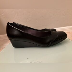 Black LIFE STRIDE wedge, Size 8.5